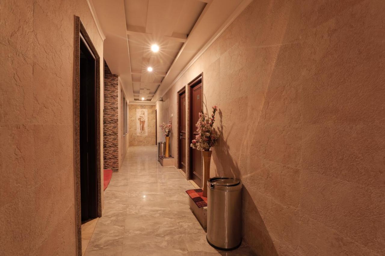 Hotel Grand Galaxy Risikés Kültér fotó