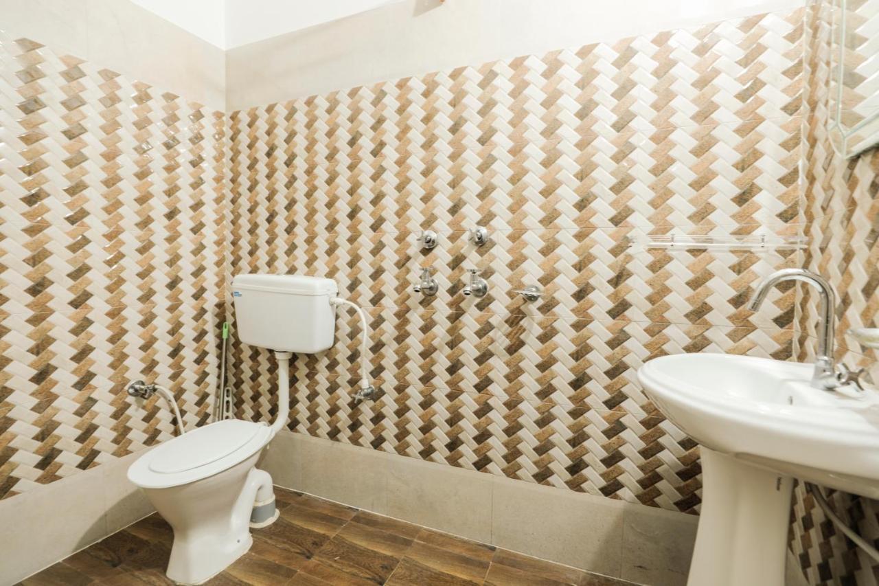 Hotel Grand Galaxy Risikés Kültér fotó